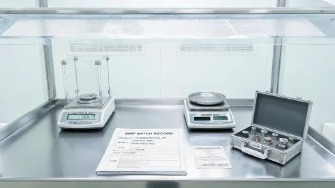 Pharmaceutical balance qualification bench